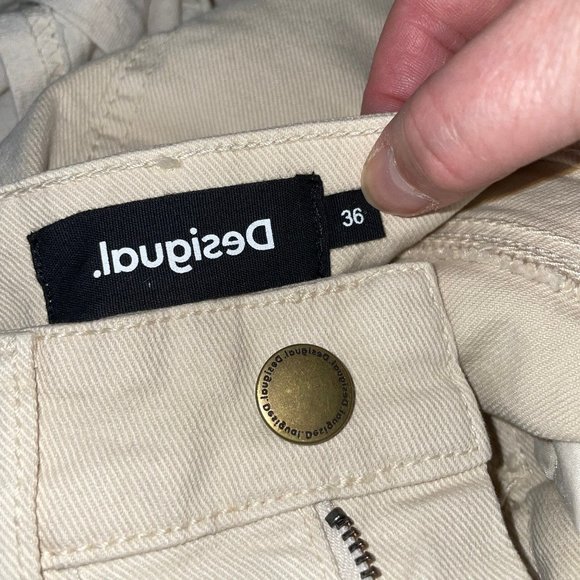 💗Desigual Women’s Denim Cream Pants Embroidered Amore Floral Size EUR 36 - Picture 4 of 13